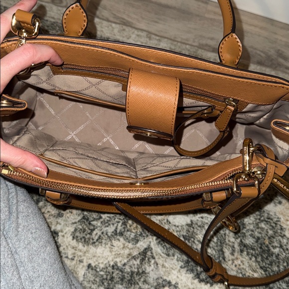 Michael Kors crossbody tote - Picture 2 of 3